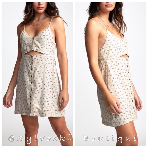 🔥RVCAOff-White Cutout Button-Front Riley NWT - Picture 2 of 11